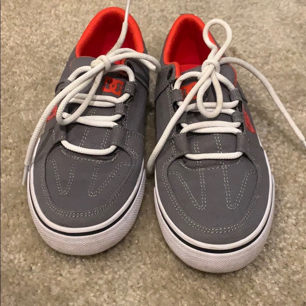 DC gray shoes 3y